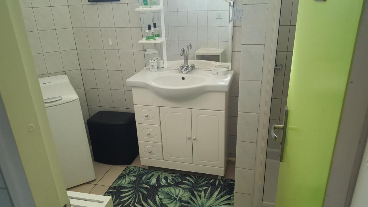 Appartement Les pieds dans l'eau à Tartane Extérieur photo